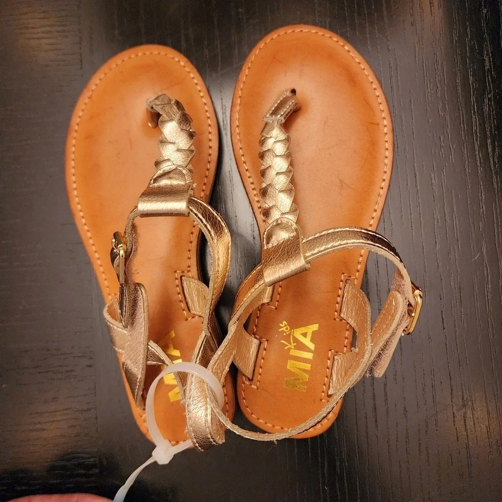 MIA Kids‎ T-Strap Sandals Girls Size 1 NWOT Gold Braided Metallic Thong Vacation